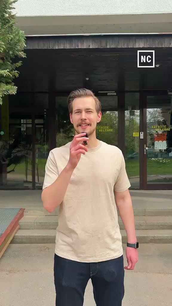 Uvítanie pri vstupe do divadla ako ukážka video sprievodcu